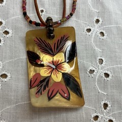 Vintage Hand Painted Hibiscus Mother of Pearl Beaded Necklace