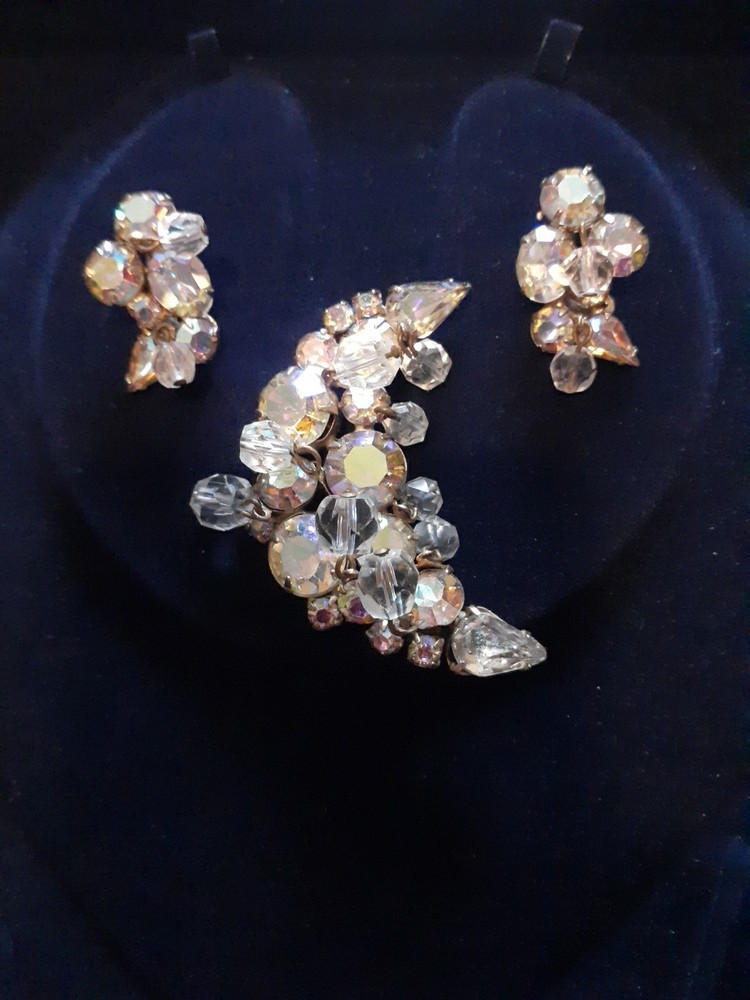 Vintage 1950s KRAMER Rhinestone and Dangling Beads Brooch & Clip On Earrings