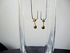 VTG CLASSIC CHINESE 4MM GREEN JADE BEAD/BALL YELLOW GOLD PLATED POST EARRINGS