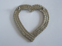 XL Heart Brooch With Rhinestones 31.8 G/7.8 X 7.2 CM