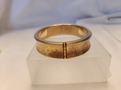 VINTAGE Yellow Gold Tone Floral Engraved Bangle BRACELET (Gold Plated?)
