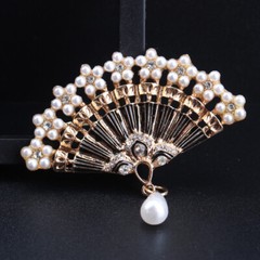 Vintage Classical Dripping Oil Cut-out Pearl Fan Brooch Jewelry Gift Accessories