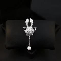 Sterling Silver Intellectual Bunny Rabbit Brooch With 8-9 mm Pearl Drop