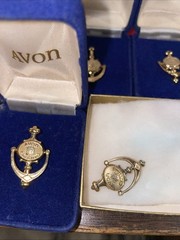Avon calling DOOR KNOCKER PIN lot of 6 NOS vintage hinged 1970’s seller award