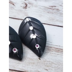 Vintage Jeff Lieb Clip On Earrings – Black – Paint Damage