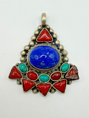 VINTAGE TIBETAN SILVER TONE PENDANT WITH TURQUOISE AND CORAL STONE BLUE LAPIS
