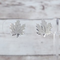 Vintage Screw Back Earrings Silver Tone Leaf 0.75″