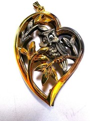 VINTAGE GOLD PLATED & ZINC ALLOY OWL SITTING IN BRANCHES 3D HEART SHAPED PENDANT
