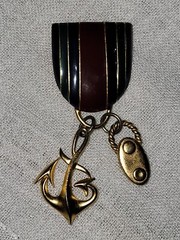 Medal Military Style Anchor and Pulley M JENT Vintage Gold Pin Brooch V-0139