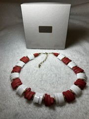 Vintage 1986 Avon “Spectator” necklace with box
