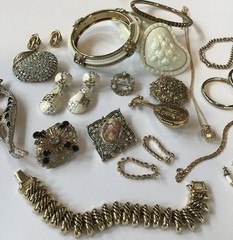 19 -Piece Lot Of Beautiful Costume Jewelry Brooches,Necklace, Earrings QVC/OTHER