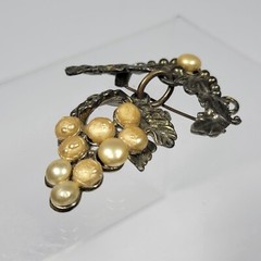 VINTAGE UNSIGNED GRAPE CLUSTER with vine leaves FAUX PEARL BROOCH PIN Art deco