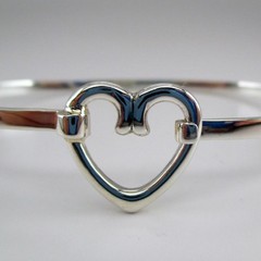 Sterling Silver Outline Heart Bangle Charm Bracelet Gift for Her Vintage New BCS