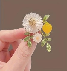 Daisy Flower Brooch Pin, Green Leaf Brooch Pin For Women, Gift Ideas