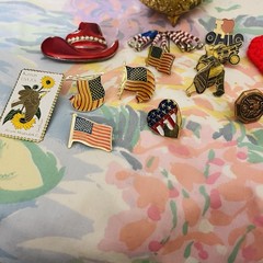 Vintage Lot Of USA Themed Pins, Broches Plus Trinket Box. 4th Of July Souvenir