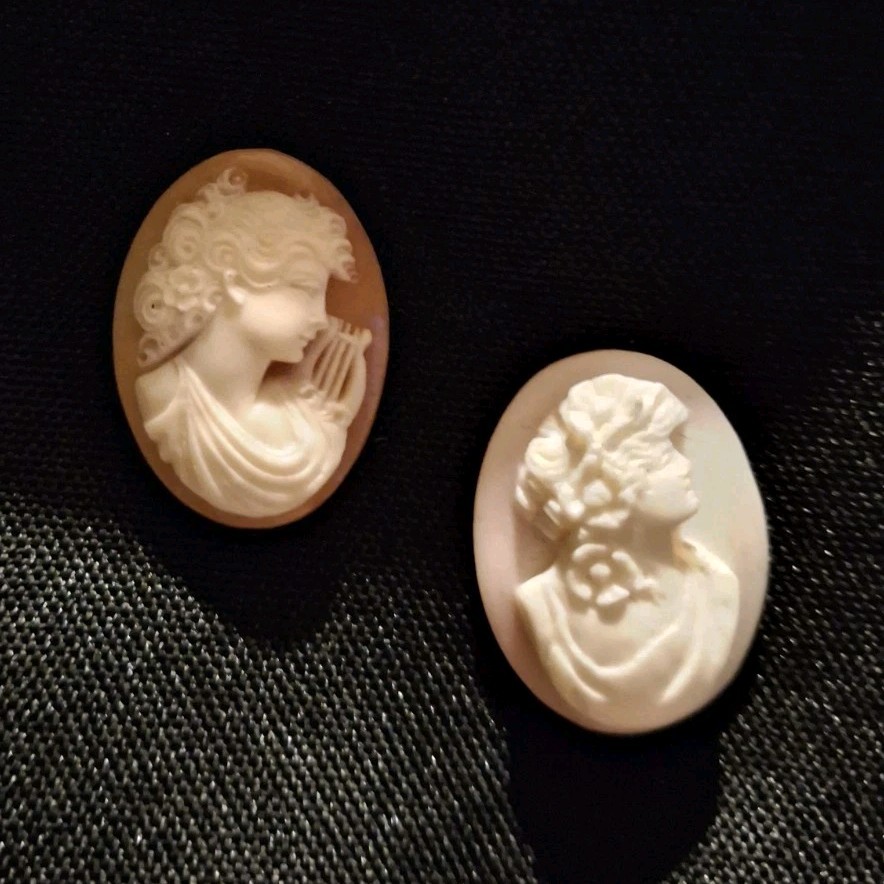Set of 2 Vintage Shell Oval Loose Cameos Beige Cream Classical Female Profile