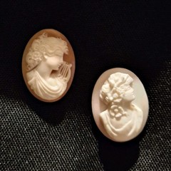 Set of 2 Vintage Shell Oval Loose Cameos Beige Cream Classical Female Profile