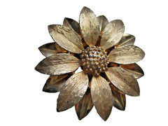 Sarah Coventry brooch pin gold tone vintage daisy flower 2″ chunky statement