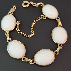 Vintage Scarab Bracelet White Milk Glass Egyptian Revival Oval Gold Tone 6.5″