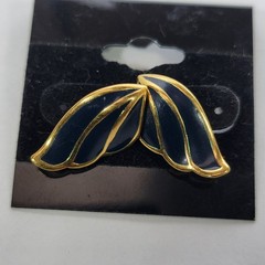 Vintage Gold-Tone Blue Leaf Earrings – Elegant Clip-On Style for All Occasions