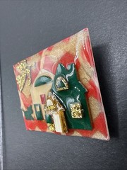 Lucinda House Pin – Christmas Sparkle Angel Cat Red Green