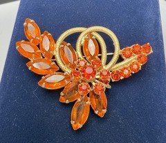 Juliana D&E BOOK PIECE Brooch Pin Orange Rhinestone Gold Tone Wire Ref 4263 2.5”
