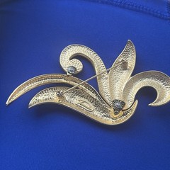 Vintage Tona Large Gold tone Retro style asymmetrical brooch Beautiful