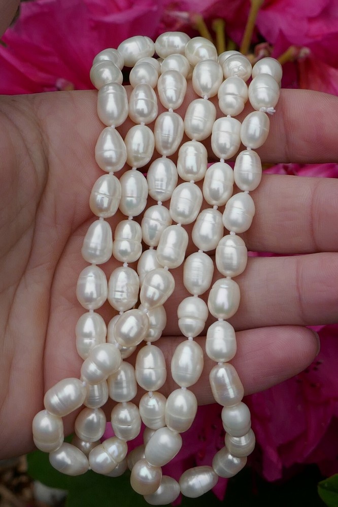 Vintage 6.4 mm x 10.6 mm White Circle Pearl Necklace – 33″ Long