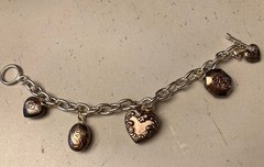 VINTAGE SILVER TONE PUFFY HEART’s AND OTHER CHARM’s BRACELET (ALL CHARMS OPEN)