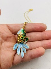 Vintage Lucky Asian Chinese Enamel Articulated Green Gold Tone Fish 16” Necklace