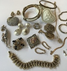 19 -Piece Lot Of Beautiful Costume Jewelry Brooches,Necklace, Earrings QVC/OTHER