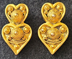 VINTAGE STUNNING GOLD TONE HEARTS BAROQUE STYLE CLIP ON EARRINGS
