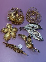 CLEARANCE 65+ Luxury Lot of Vintage and Used Brooches/pendants several Signed