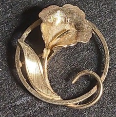 Vintage Valenza Italian 1/20 12K Gold Filled Flower Brooch Pin