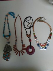 LOT OF 20 VINTAGE COSTUME NECKLACES