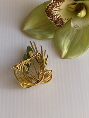 VINTAGE Jade Filigree Brooch Pin Gold Tone Bouquet China Gem Corporation Taiwan