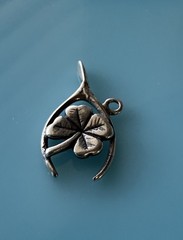 Vintage Sterling Silver Lucky Clover Wishbone Charm Pendant .8g