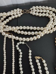 Huge-estate-jewelry-Lot-Faux Pearl- Costume Jewelry Lot B 32 Pieces