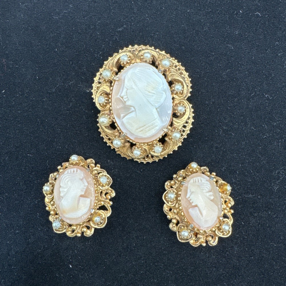 VTG Florenza Cameo Gold Tone Pearls Brooch Pendant And Clip On Earings