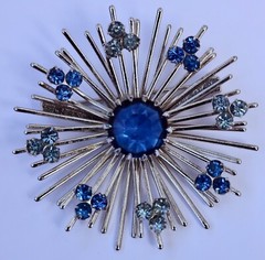 Sarah Coventry Signed “Coventry” Silver Tone Starburst Brooch Blue Rhinestones