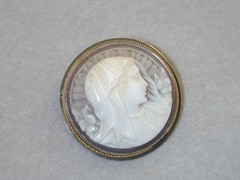 Incredibly Nice Hand Carved Shell Cameo Pin Pendant Silver & Gold