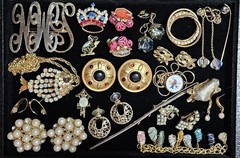 Goldtone Jewelry Lot Avon Hong Kong Signed Pieces Brooch Earrings Vtg-Mod E31