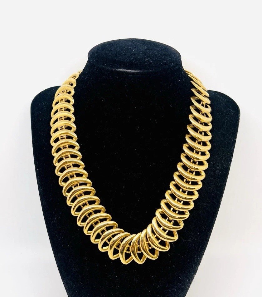 Wide Articulated Gold Tone Elliptical Links Necklace 18 Inches Vintage Jewelry