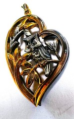 VINTAGE GOLD PLATED & ZINC ALLOY OWL SITTING IN BRANCHES 3D HEART SHAPED PENDANT