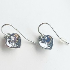 AUTH VTG HEART EARRINGS SMALL SILVER TONE EMERALD GREEN GLASS GEM PAVE DANGLE