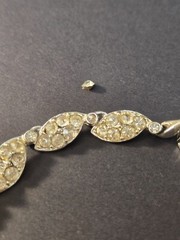 VTG Unbranded Necklace Linked Rhinestone Embedded Leaves 16″ SOLD AS IS