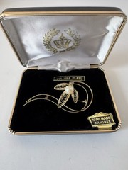 Vintage Brooch Pin Cultura Pearl Gold Tone Filigree Jewelry With Box 2.5”