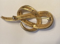 Vintage Signed Coro Gold Tone Love Knot Brooch Pin 1.75” X 1.5” All Occasions