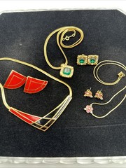 VTG Avon Set of 3 Necklace and Earring Giftset Lot 80’s Asymmetrical Gold Tone