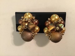 Vtg VENDOME Gold Tone Filigree Clip-On Cluster Earrings Brown Gold Beads